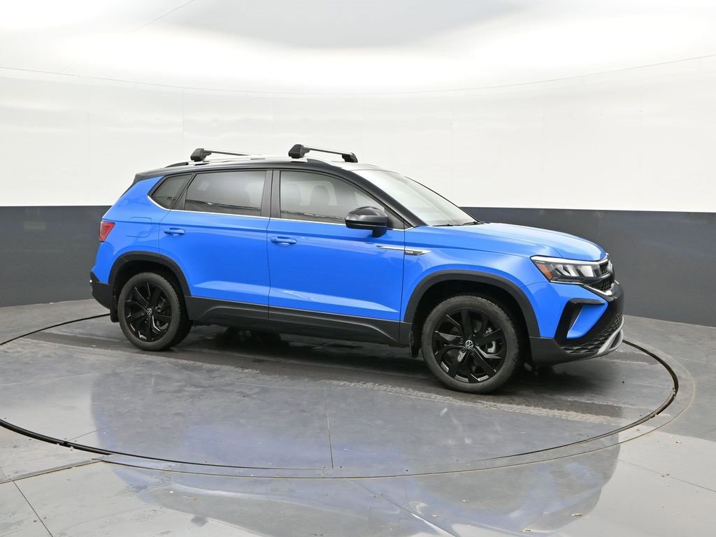 Used 2024 Volkswagen Taos SE w/ Panoramic Sunroof Package image 17