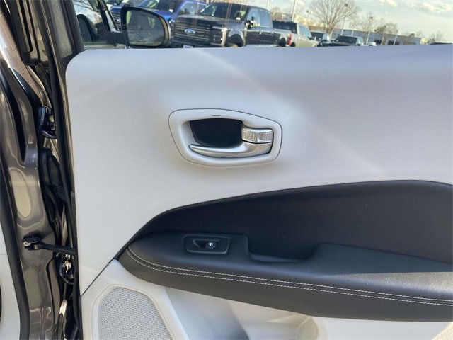 Used 2019 Jeep Compass Latitude image 27