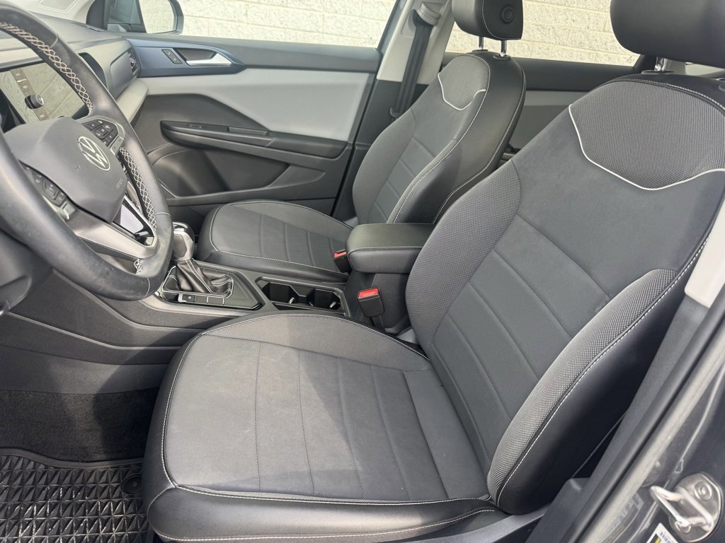 Used 2023 Volkswagen Taos SE w/ Panoramic Sunroof Package image 15