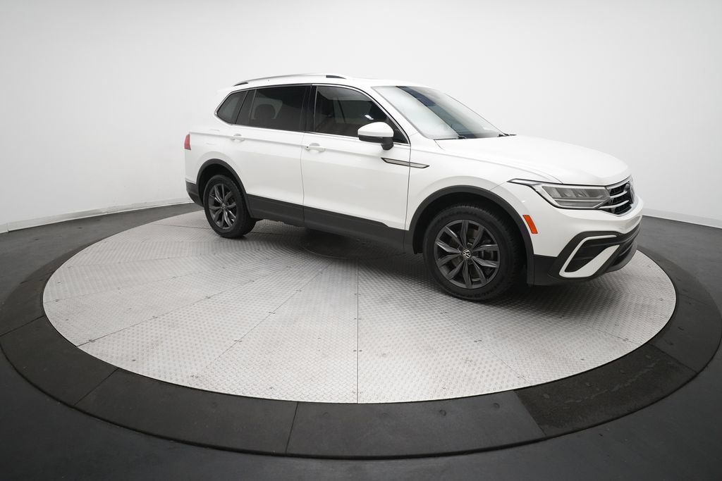 Used 2022 Volkswagen Tiguan SE AWD/4WD image 35