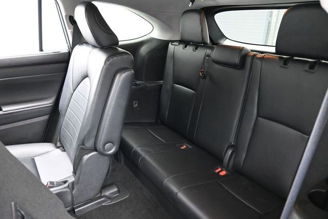 Used 2024 Toyota Highlander XLE FWD image 27
