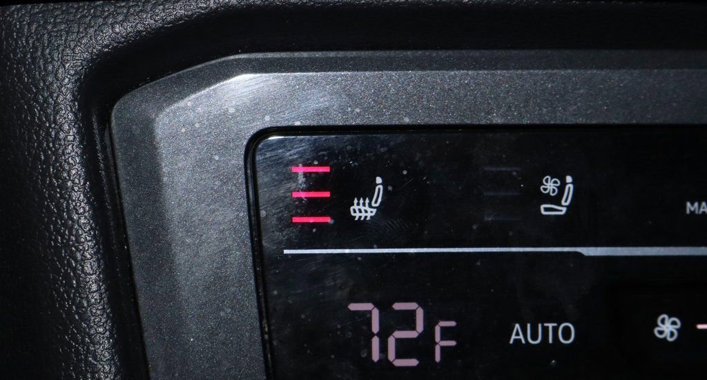 Used 2024 Volkswagen Tiguan SEL R-Line image 11