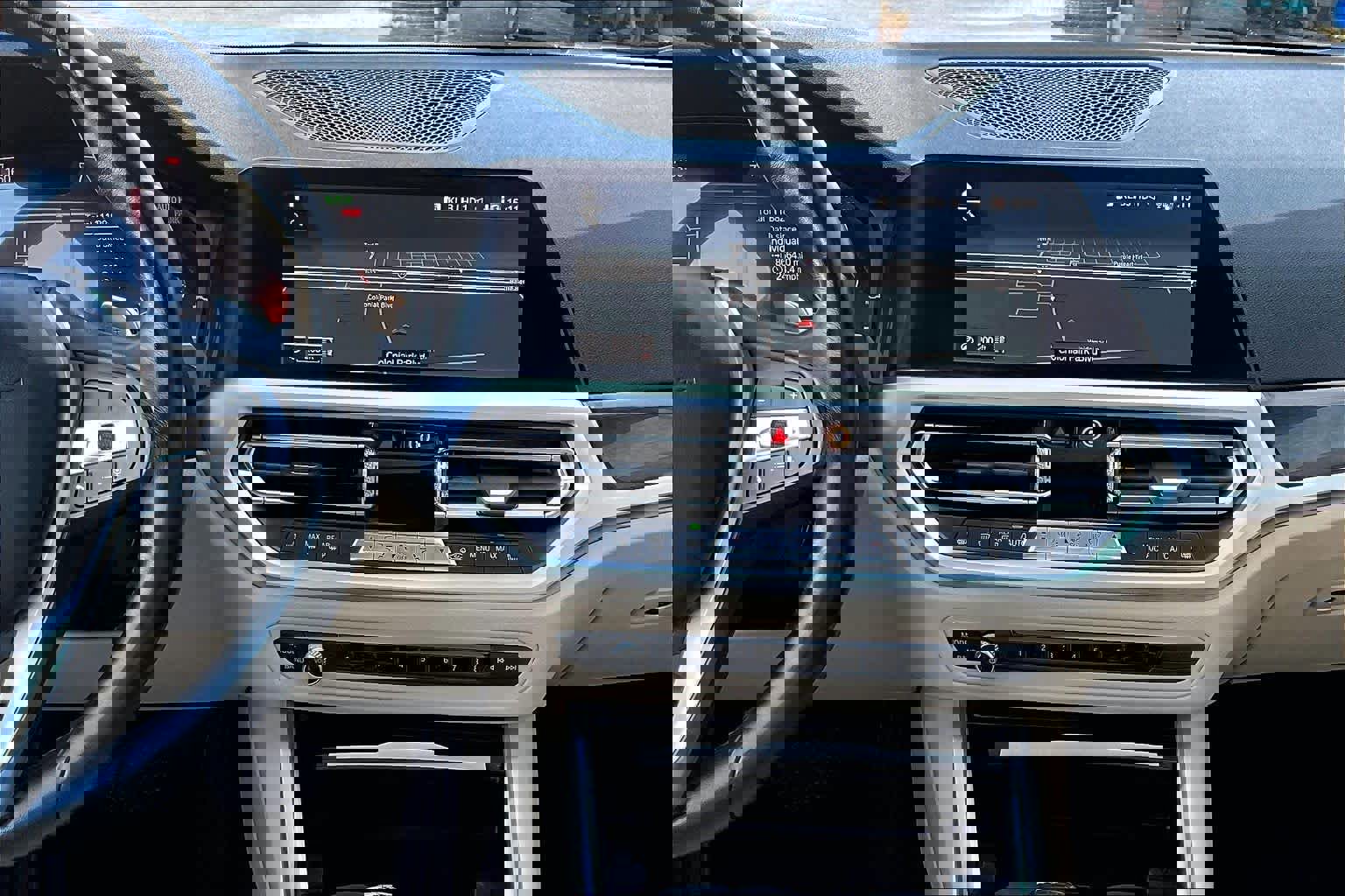 Used 2019 BMW 330i xDrive Sedan w/ Driving Assistance Package image 10