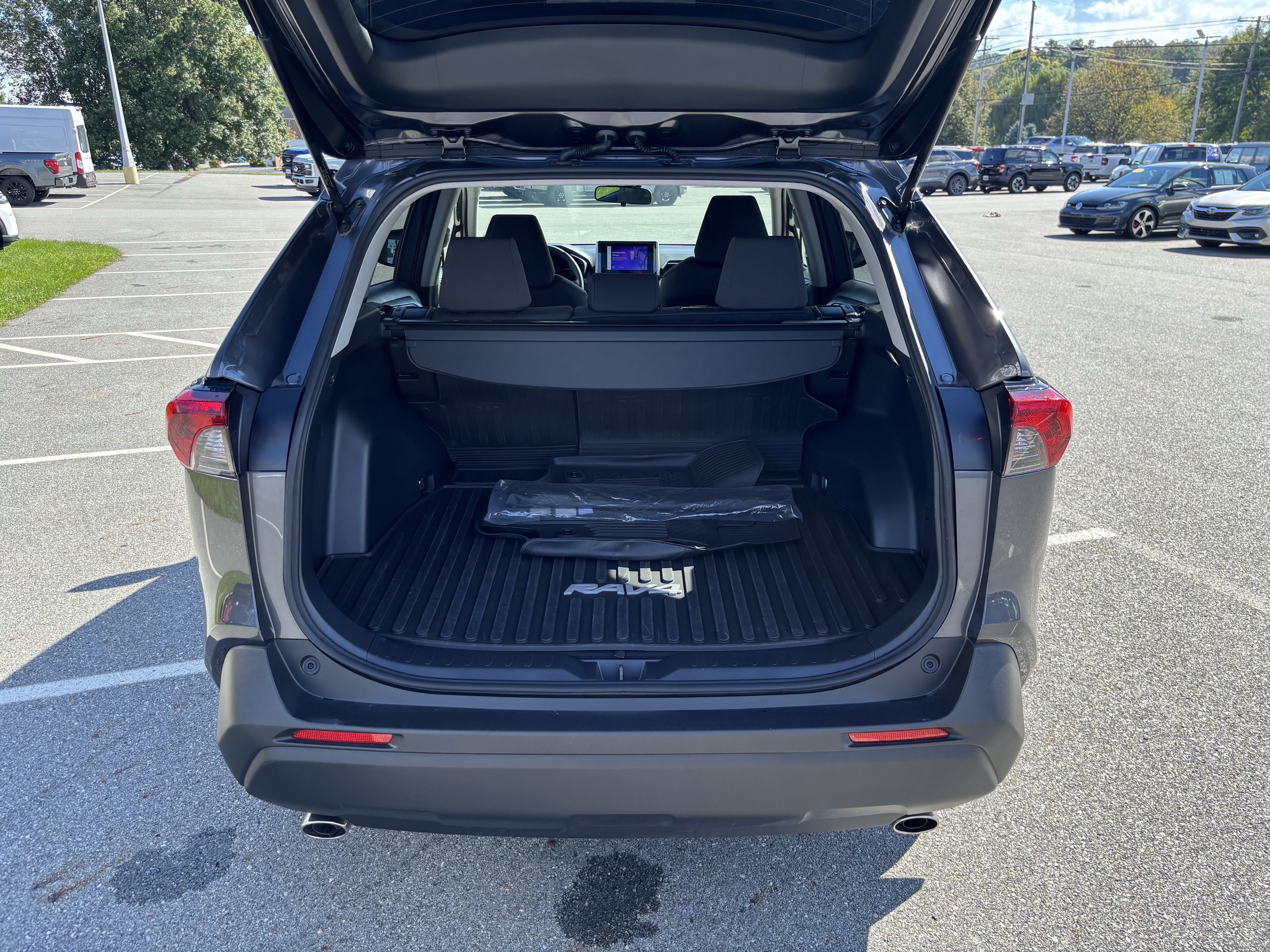 Used 2025 Toyota RAV4 XLE AWD/4WD image 30