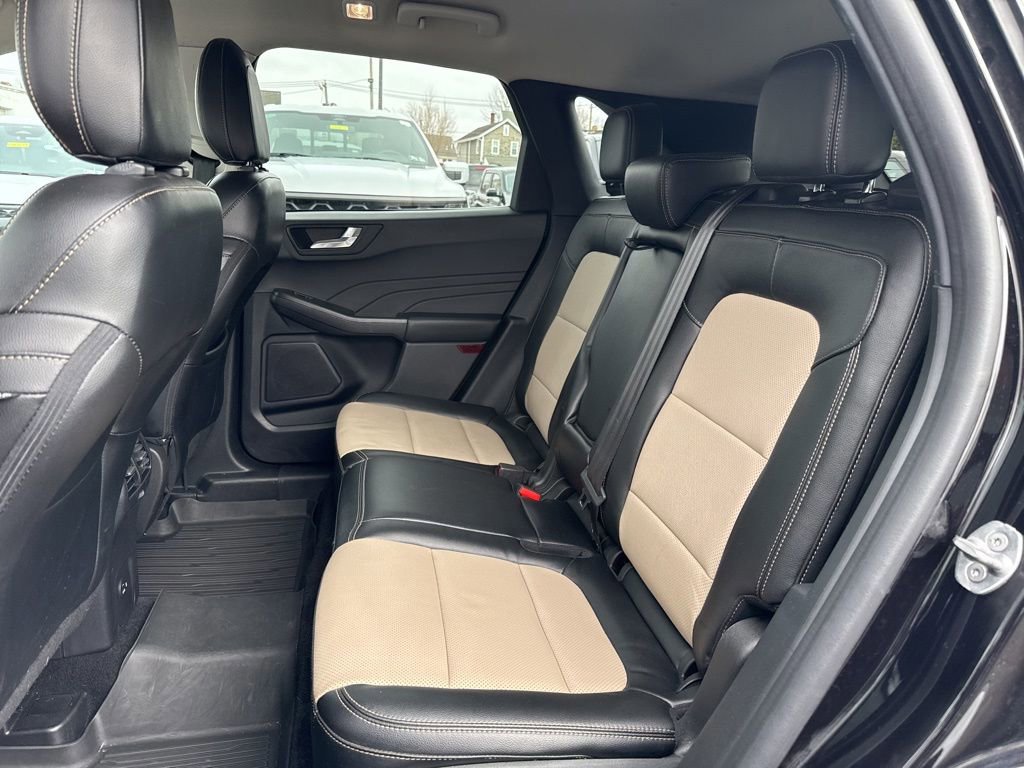 Certified 2022 Ford Escape Titanium w/ Titanium Elite Package image 18