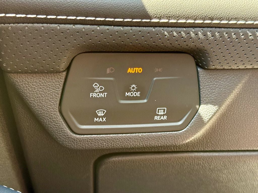 Used 2025 Volkswagen Atlas SE AWD/4WD image 29