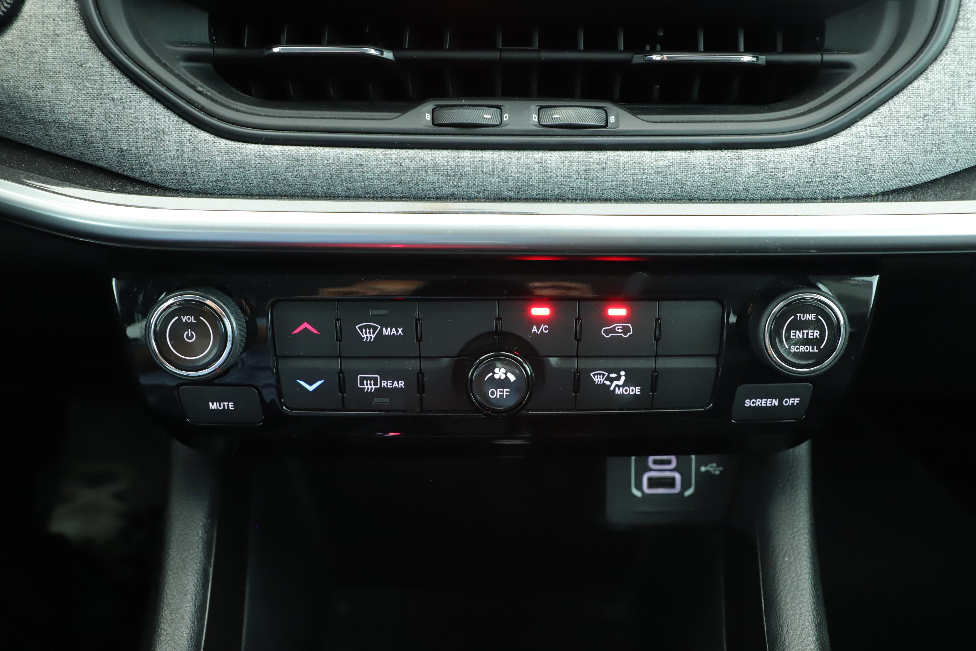 Used 2022 Jeep Compass Latitude FWD image 22