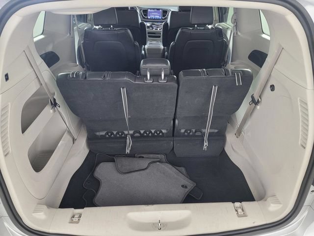 Used 2024 Chrysler Pacifica Touring-L FWD image 16