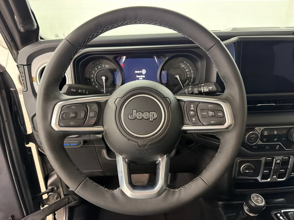 Used 2025 Jeep Wrangler Unlimited Sahara w/ Safety Group AWD/4WD image 18