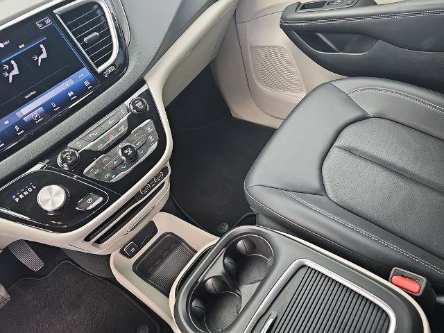Used 2024 Chrysler Pacifica Touring-L FWD image 23