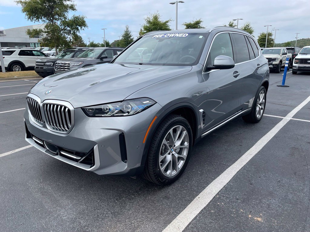 Used 2024 BMW X5 xDrive40i w/ Premium Package AWD/4WD image 3