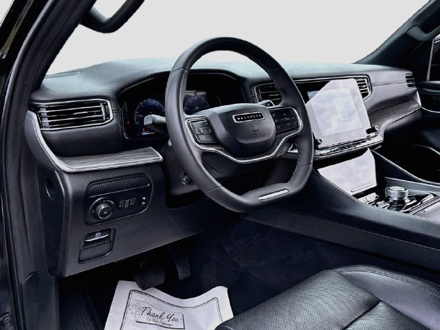 Used 2024 Jeep Wagoneer L Series II w/ Flexible Seating Group AWD/4WD image 9