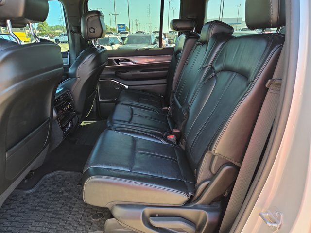 Used 2022 Jeep Wagoneer Series I AWD/4WD image 11