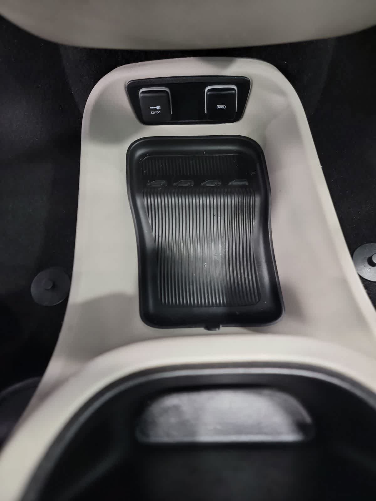 Used 2020 Chrysler Pacifica Limited FWD image 22