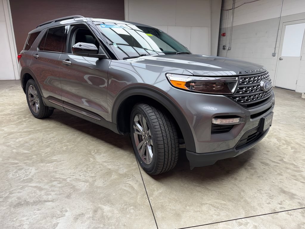 Certified 2023 Ford Explorer XLT w/ Equipment Group 202A AWD/4WD image 8