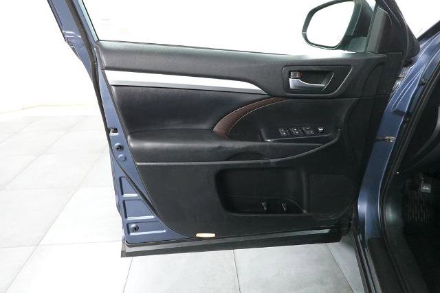Used 2019 Toyota Highlander XLE AWD/4WD image 24