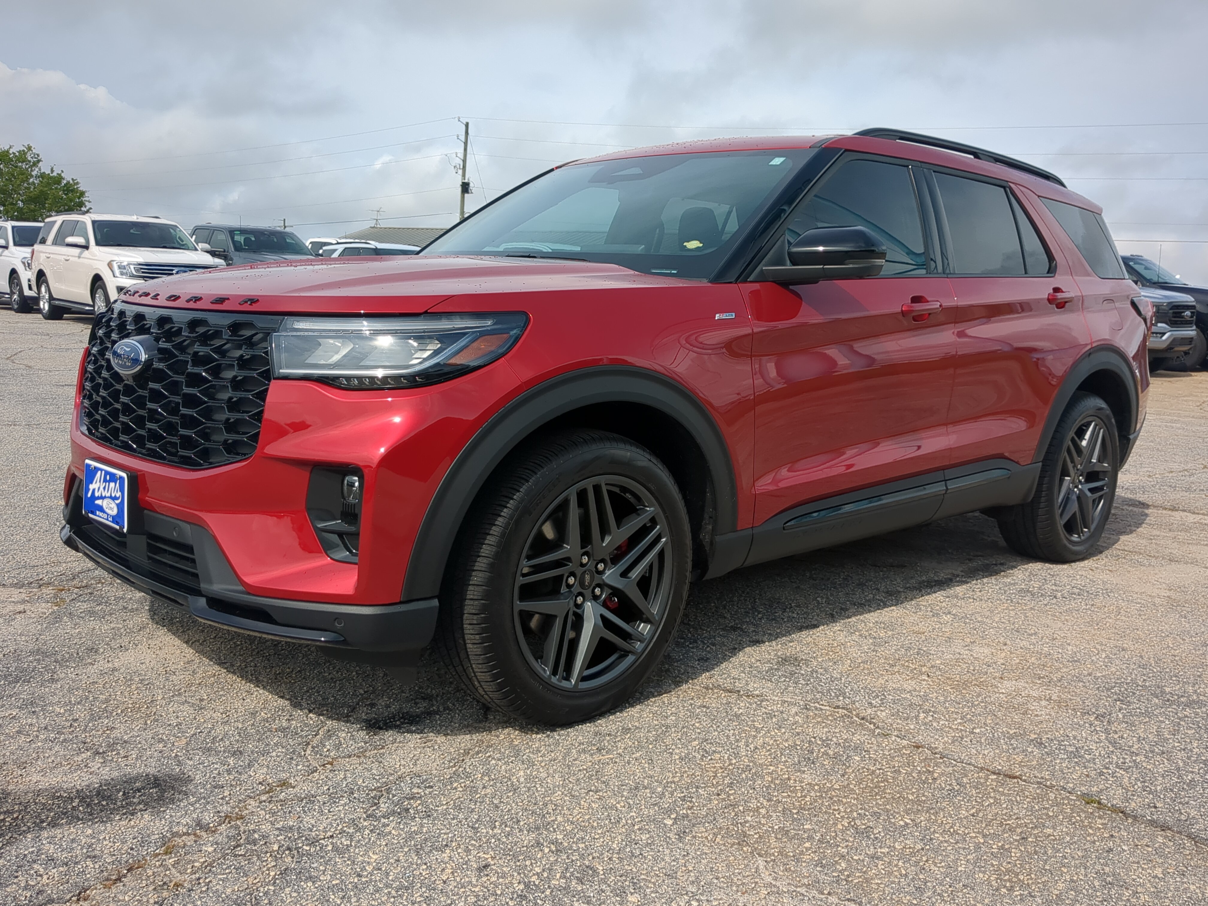 Certified 2025 Ford Explorer ST-Line w/ Premium Package AWD/4WD image 6