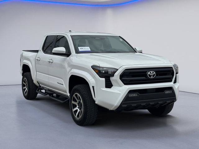 Used 2025 Toyota Tacoma SR5 AWD/4WD image 5