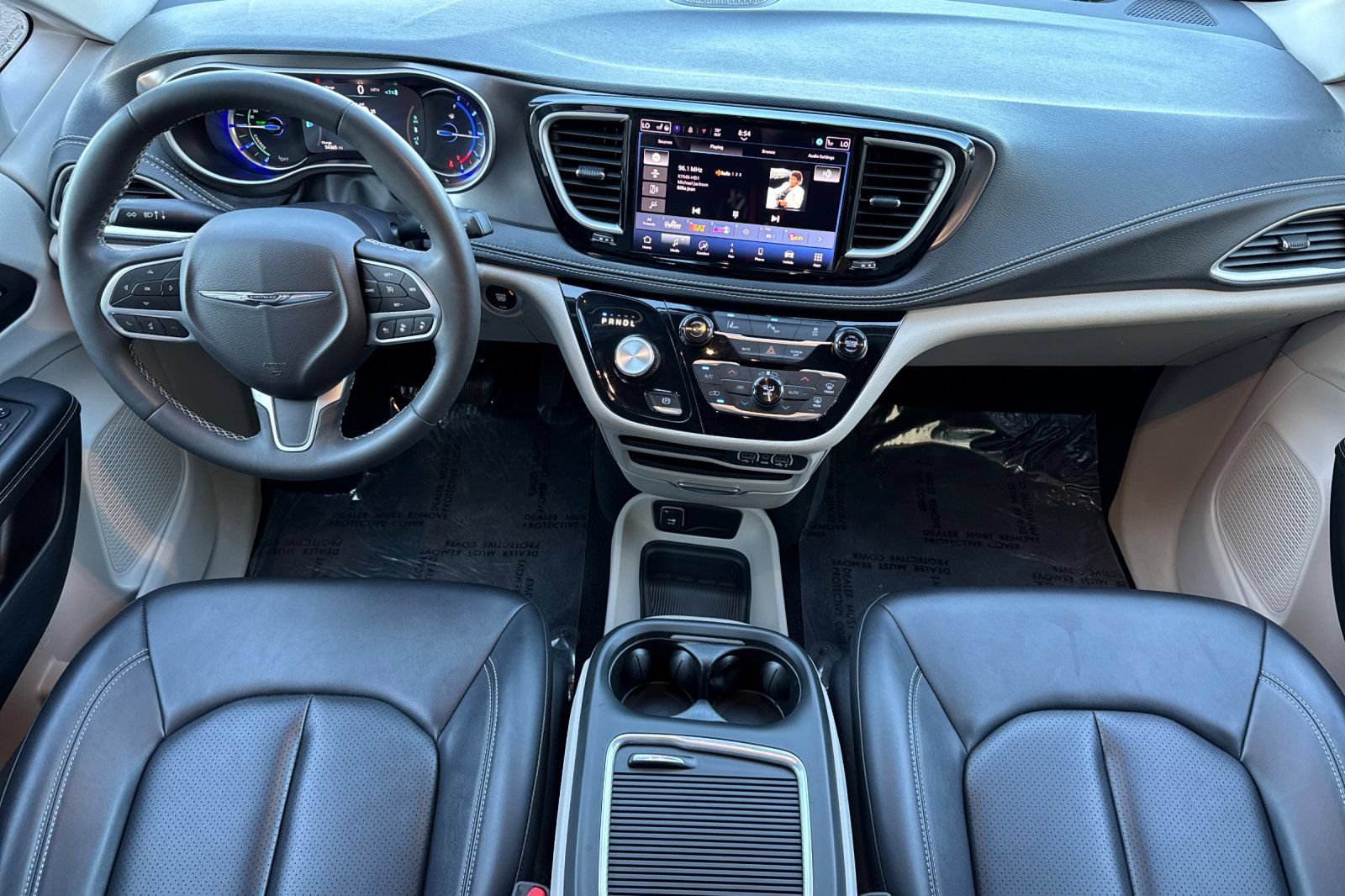 Used 2024 Chrysler Pacifica Limited FWD image 5