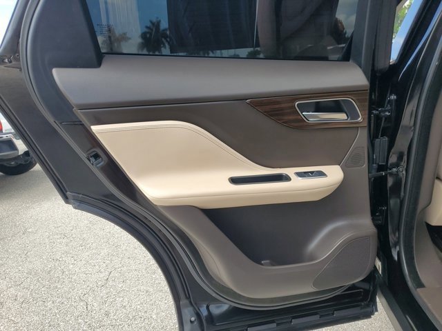 Used 2019 Jaguar F-PACE Prestige image 15