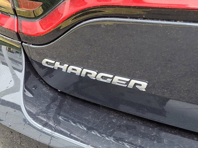 Used 2017 Dodge Charger R/T w/ Premium Group RWD image 16