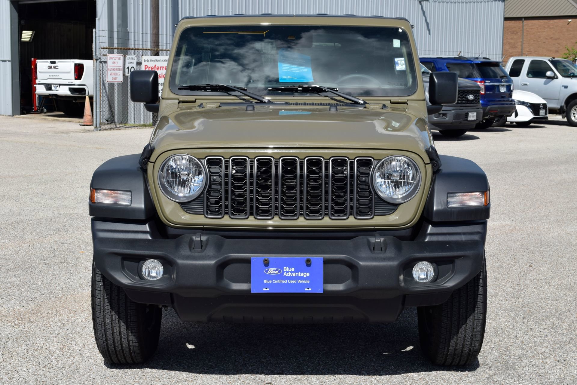 Used 2025 Jeep Wrangler Unlimited Sport AWD/4WD image 2