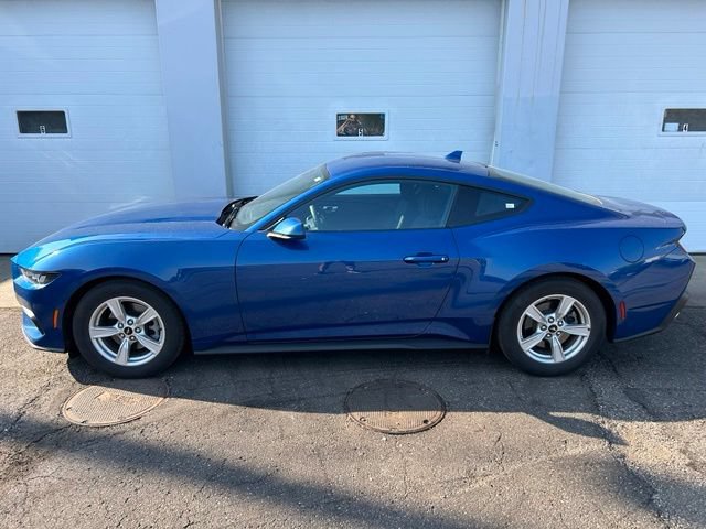 Certified 2024 Ford Mustang Coupe RWD image 3