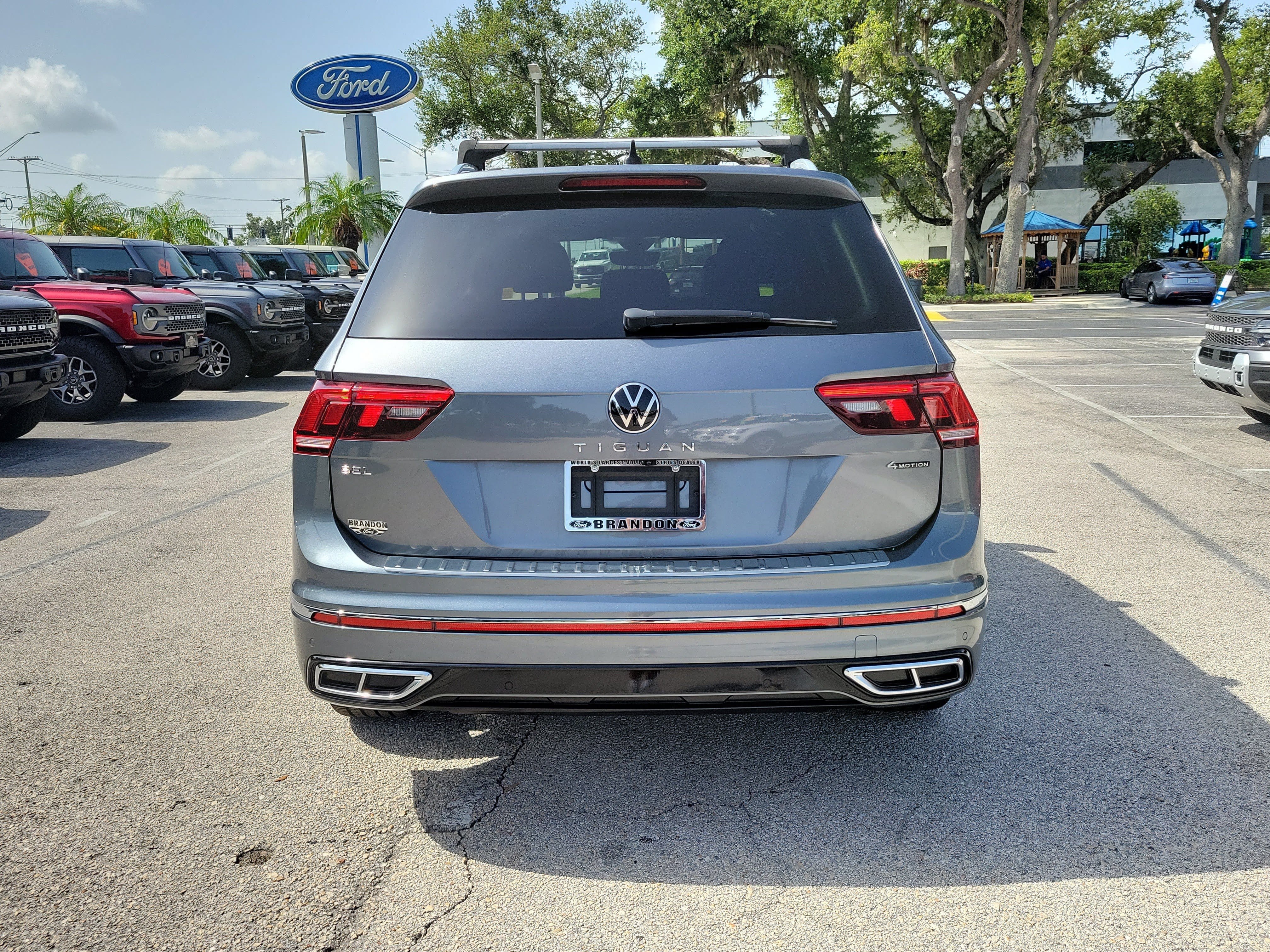 Used 2023 Volkswagen Tiguan SEL R-Line AWD/4WD image 8