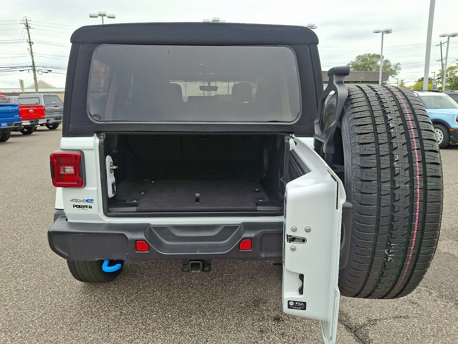 Used 2023 Jeep Wrangler Sahara w/ Cold Weather Group image 30