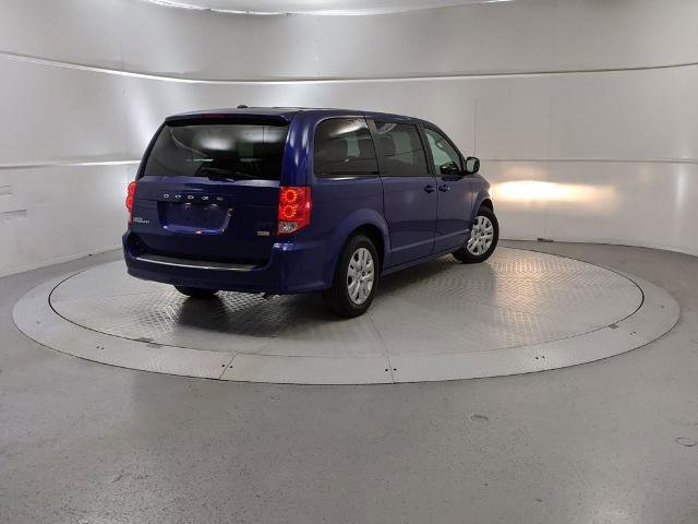 Used 2018 Dodge Grand Caravan SE w/ UConnect Hands-Free Group image 3