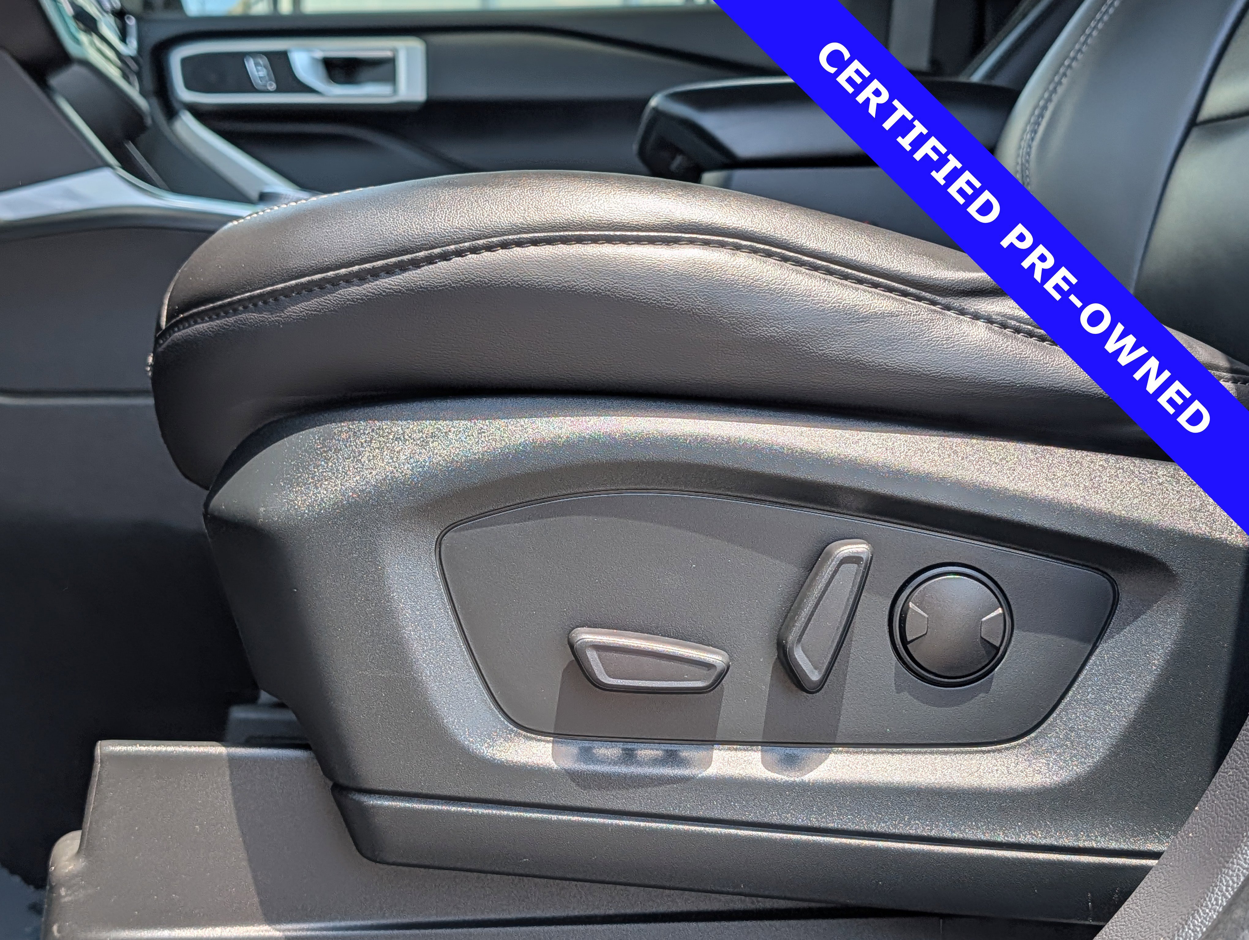 Certified 2021 Ford Explorer XLT w/ Equipment Group 202A RWD image 23