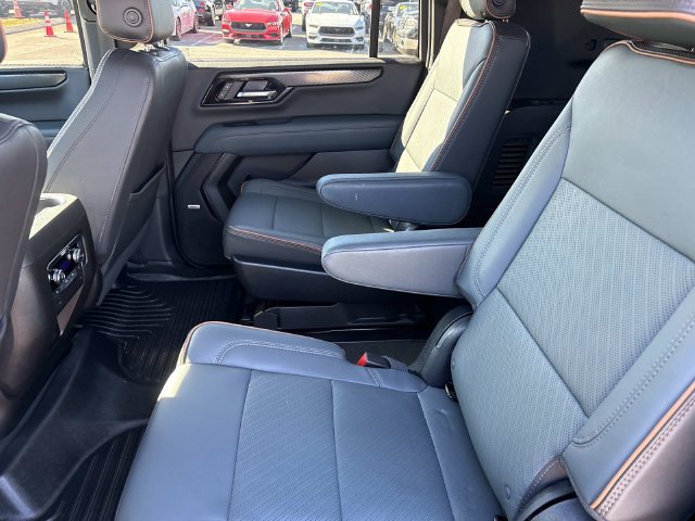 Used 2025 GMC Yukon XL AT4 w/ AT4 Premium Package AWD/4WD image 18