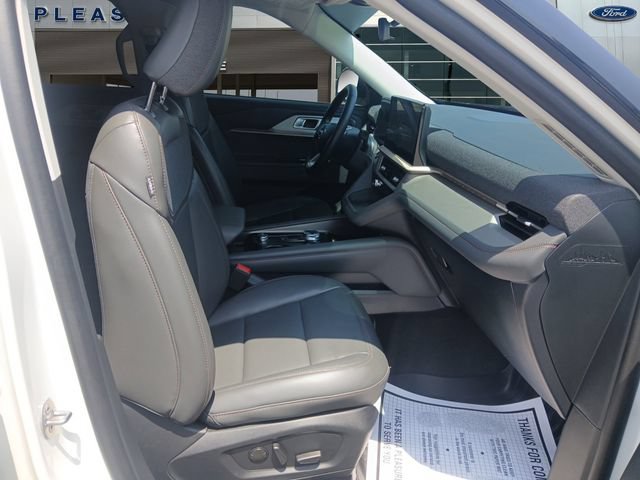 Certified 2025 Ford Explorer Active w/ Active Comfort Package RWD image 15