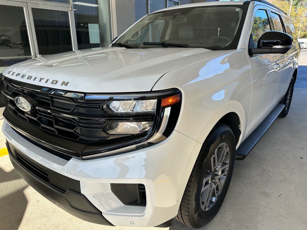 Certified 2025 Ford Expedition Max Active image 3
