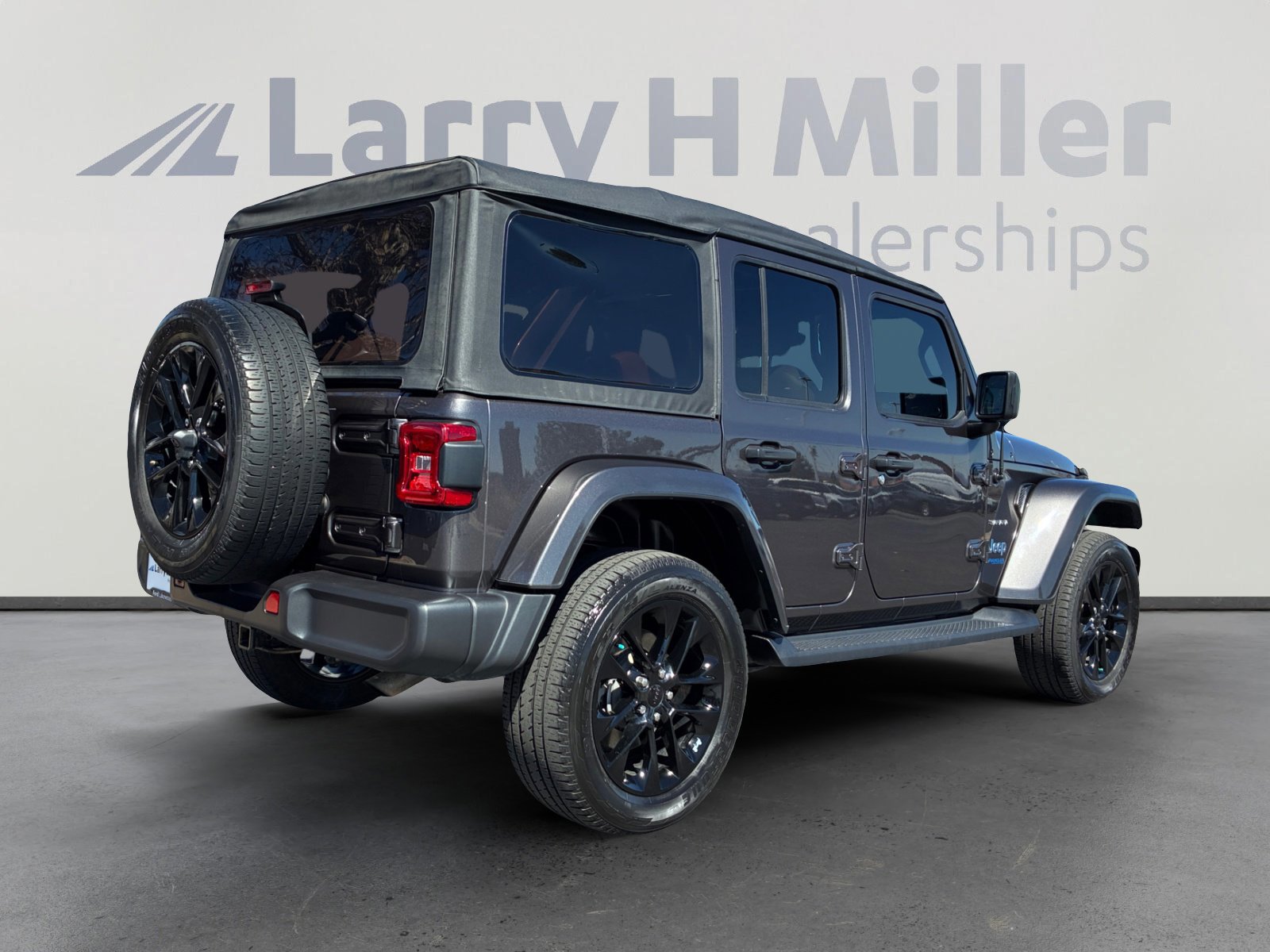 Used 2021 Jeep Wrangler Unlimited Sahara image 5