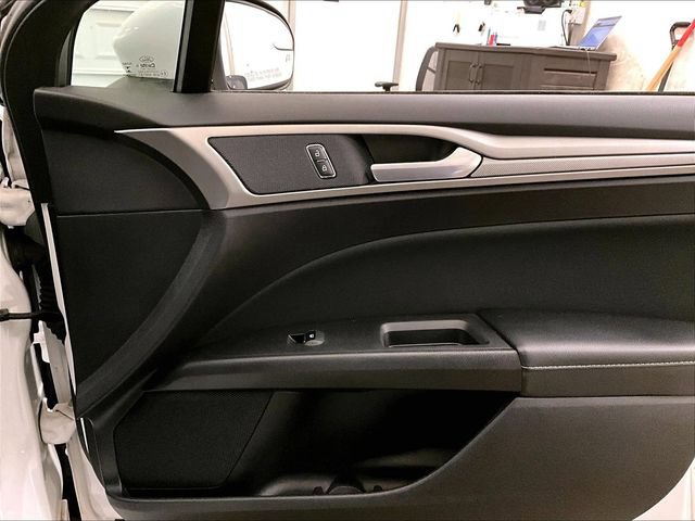 Certified 2018 Ford Fusion SE FWD image 23