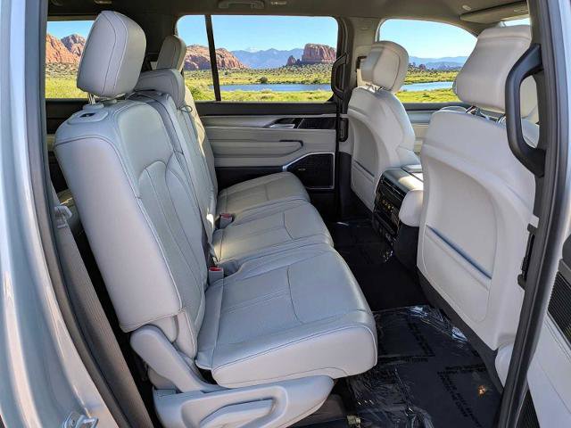 Used 2025 Jeep Wagoneer L 4WD w/ HD Trailer Tow Package image 18