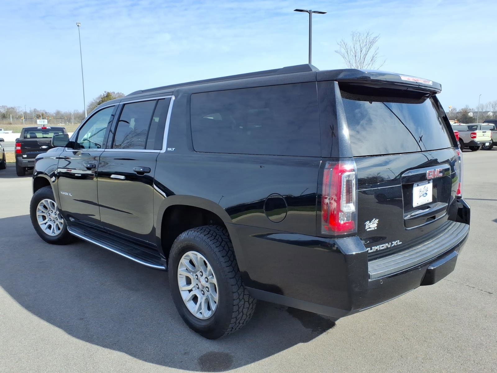 Used 2019 GMC Yukon XL SLT image 3