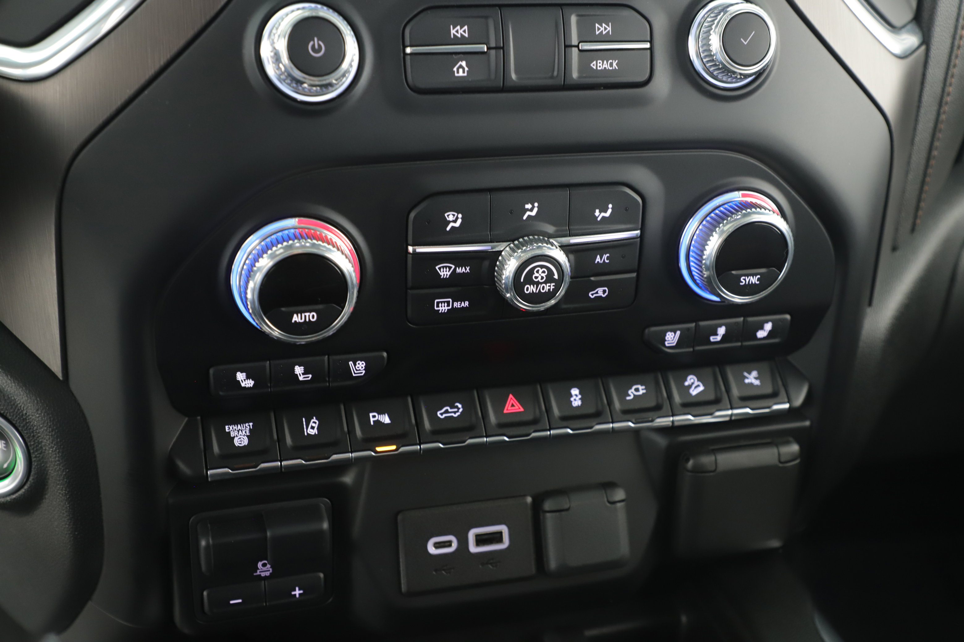 Used 2022 GMC Sierra 2500 AT4 w/ AT4 Premium Plus Package image 18