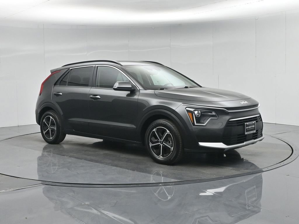 Used 2023 Kia Niro EX image 3