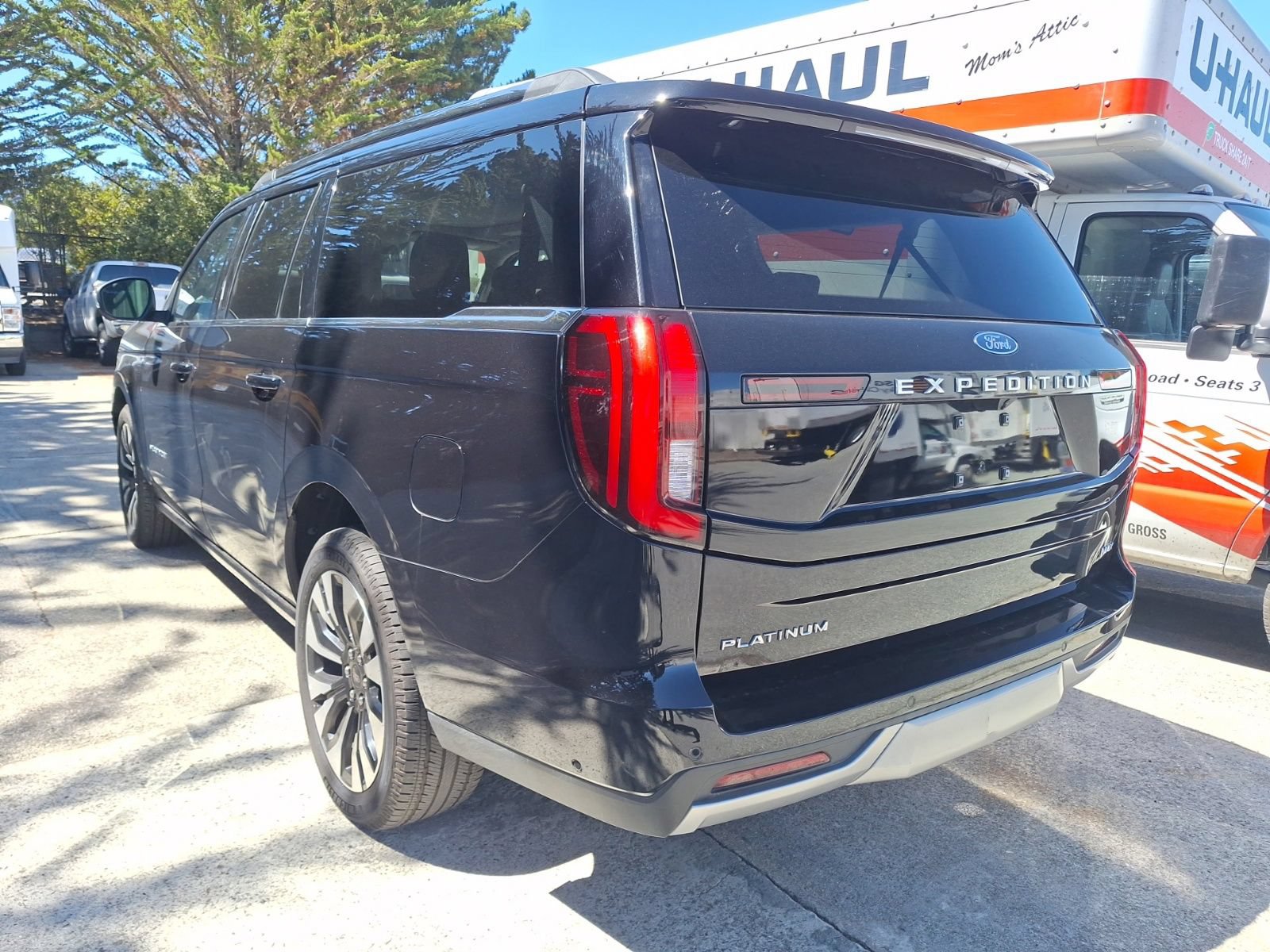 Certified 2025 Ford Expedition Max Platinum w/ Driver's Package AWD/4WD image 6