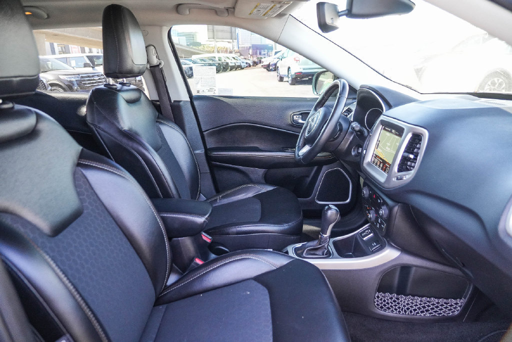 Used 2019 Jeep Compass Latitude w/ Popular Equipment Group FWD image 20