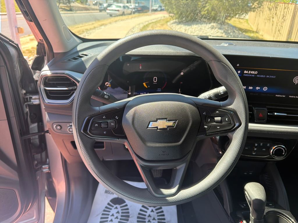 Used 2025 Chevrolet TrailBlazer LT AWD/4WD image 15