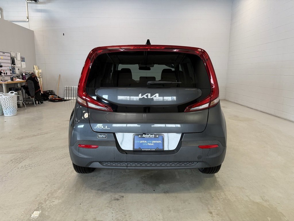 Used 2022 Kia Soul LX image 4