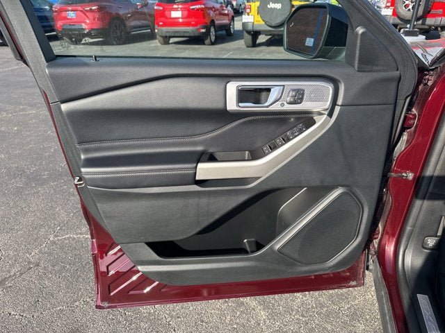 Certified 2022 Ford Explorer Limited w/ Equipment Group 301A AWD/4WD image 10