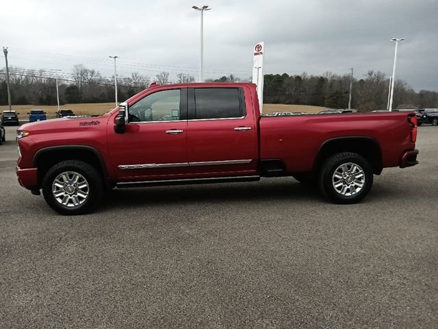 Used 2024 Chevrolet Silverado 2500 High Country w/ High Country Premium Package image 2