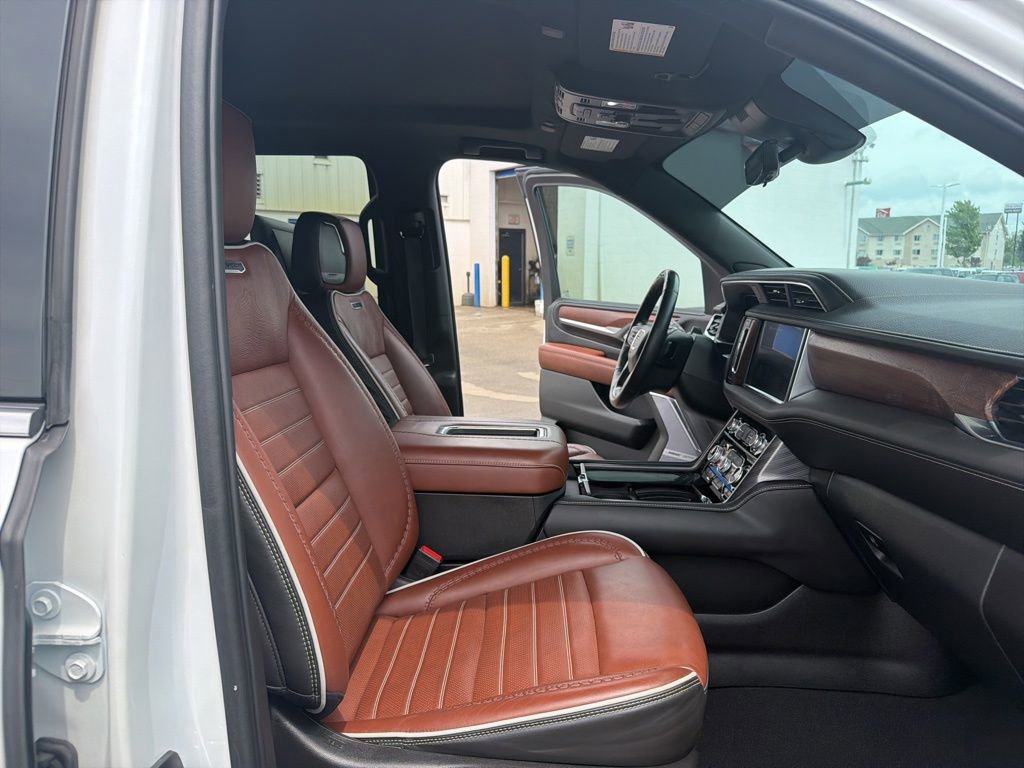 Used 2024 GMC Yukon Denali Ultimate AWD/4WD image 35