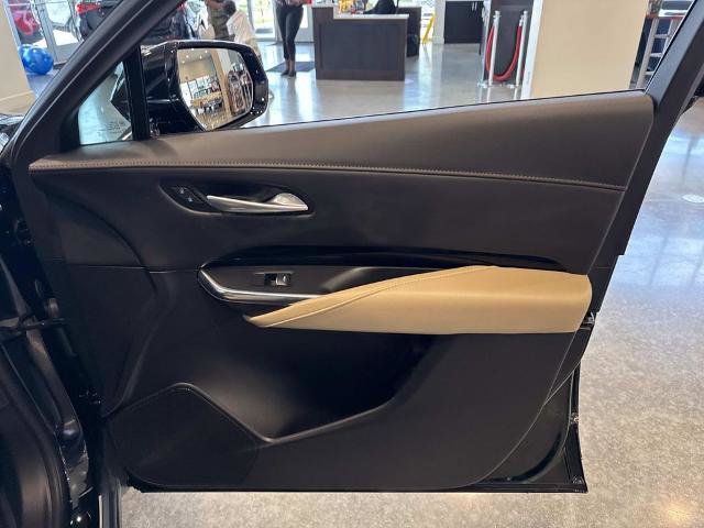 Used 2024 Cadillac XT4 Luxury w/ Cold Weather Package FWD image 17
