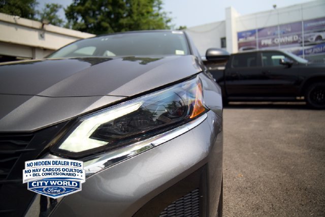 Used 2025 Nissan Altima 2.5 SV FWD image 7