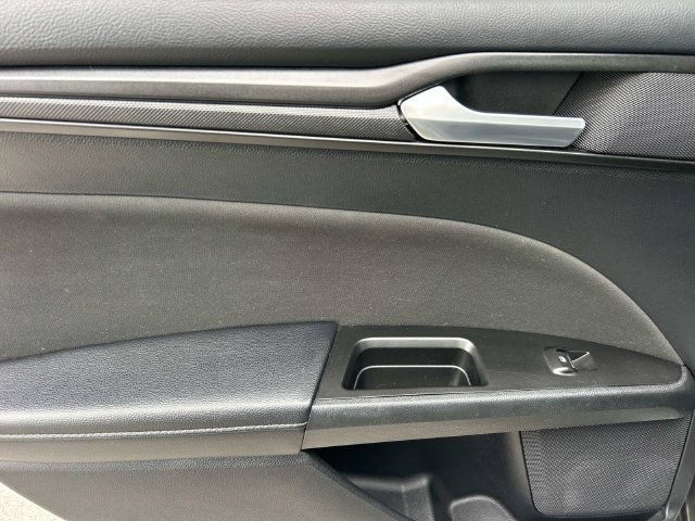 Certified 2018 Ford Fusion SE w/ Equipment Group 201A FWD image 18